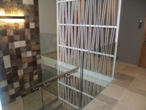 klaaspiirded metallpiirded metkon veerenni korterelamu tallinnas