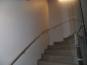 klaaspiirded metallpiirded metkon veerenni korterelamu tallinnas