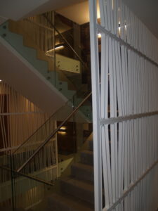 klaaspiirded metallpiirded metkon veerenni korterelamu tallinnas