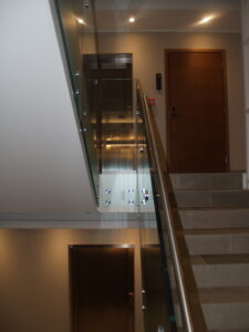 klaaspiirded metallpiirded metkon veerenni korterelamu tallinnas